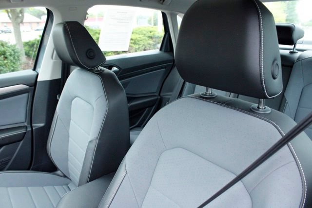 Used 2026 Volkswagen Jetta SE FWD image 13