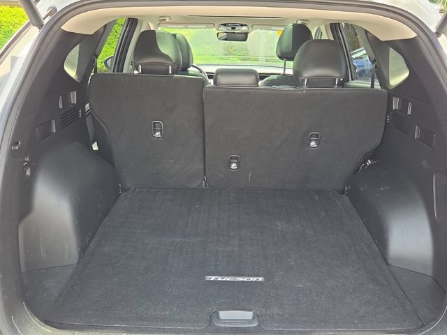 Used 2023 Hyundai Tucson Limited w/ Cargo Package FWD image 16