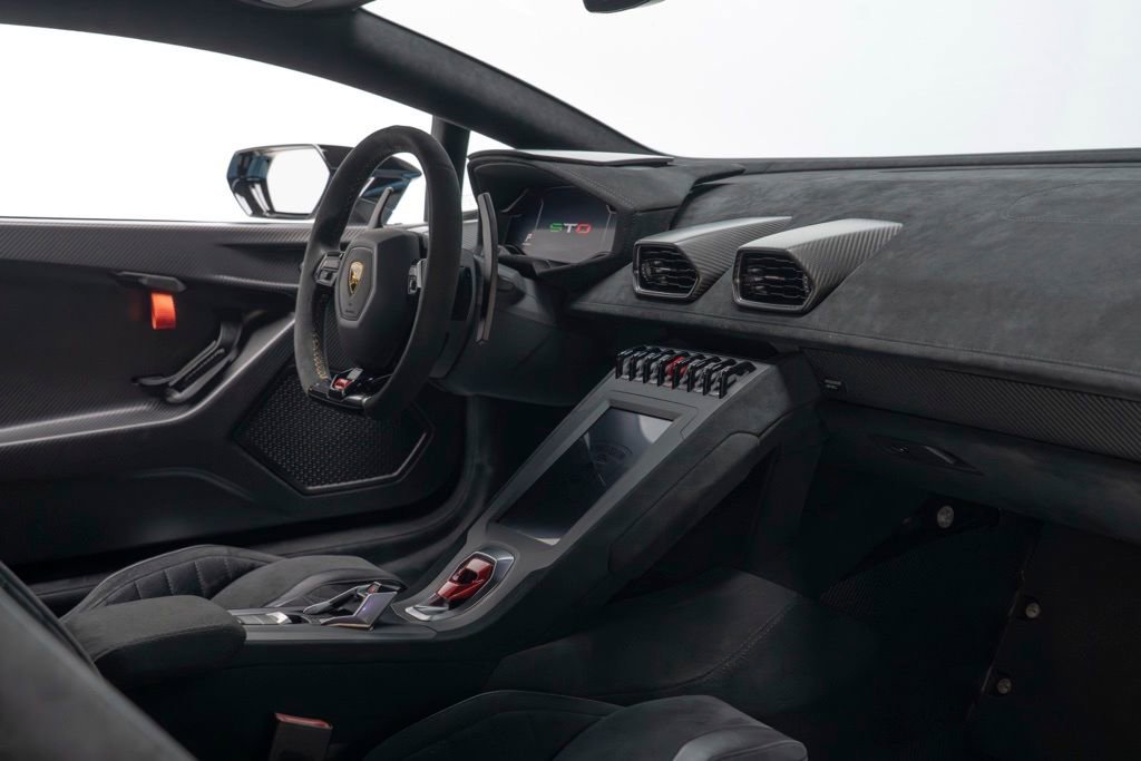 Used 2022 Lamborghini Huracan STO RWD image 38