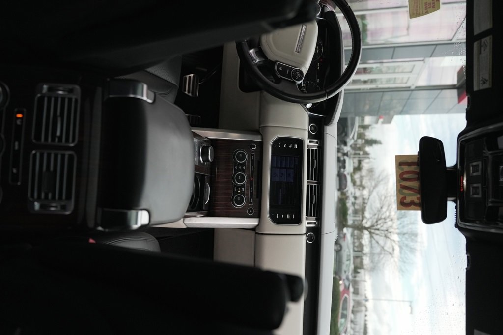 Used 2015 Land Rover Range Rover Supercharged image 20