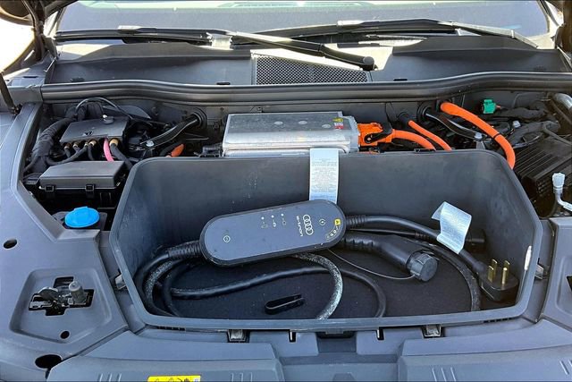 Used 2022 Audi e-tron Premium Plus w/ Premium Plus Package image 9