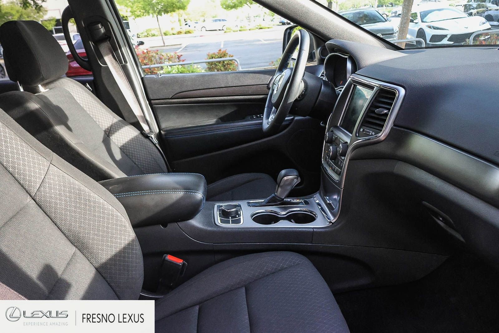 Used 2018 Jeep Grand Cherokee Laredo image 12