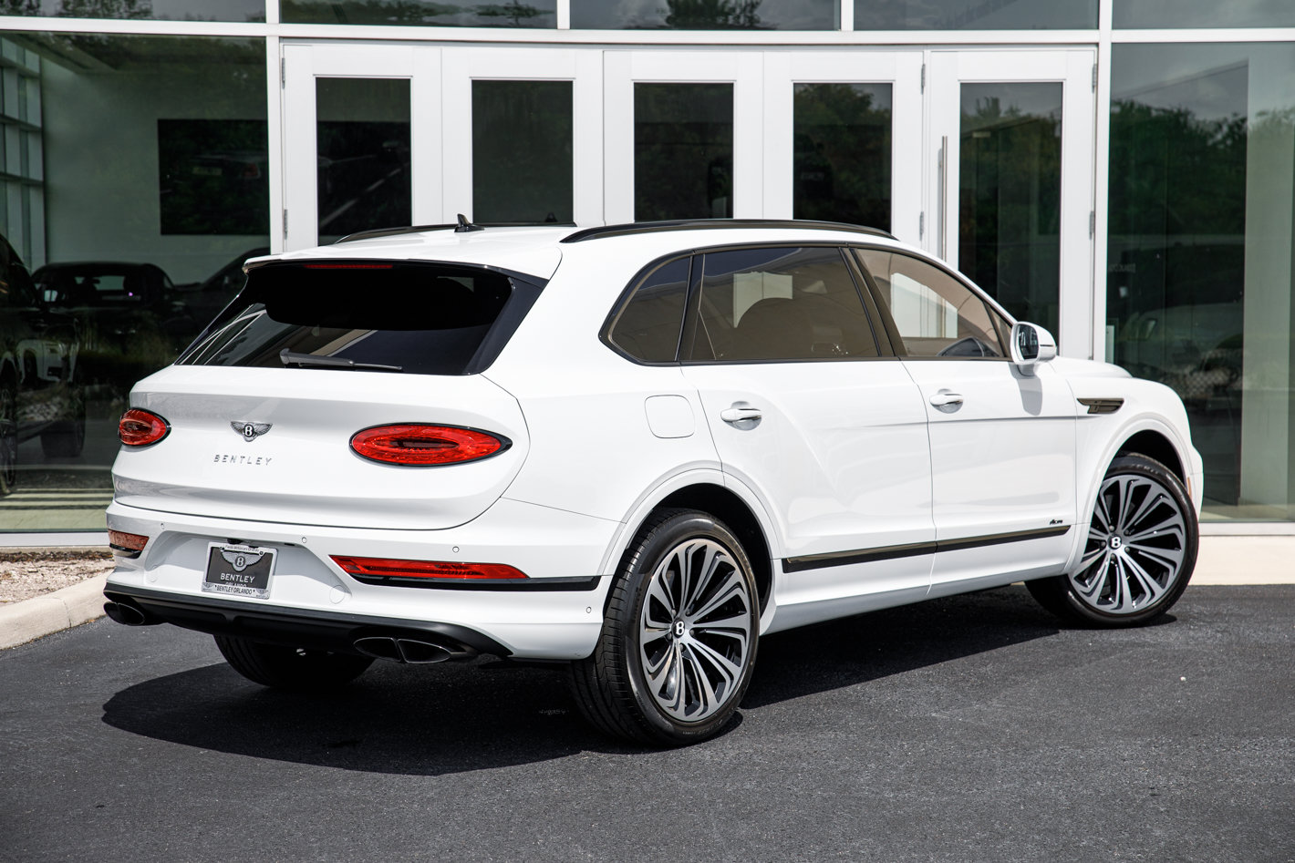 Used 2023 Bentley Bentayga Extended Wheelbase AWD/4WD image 9