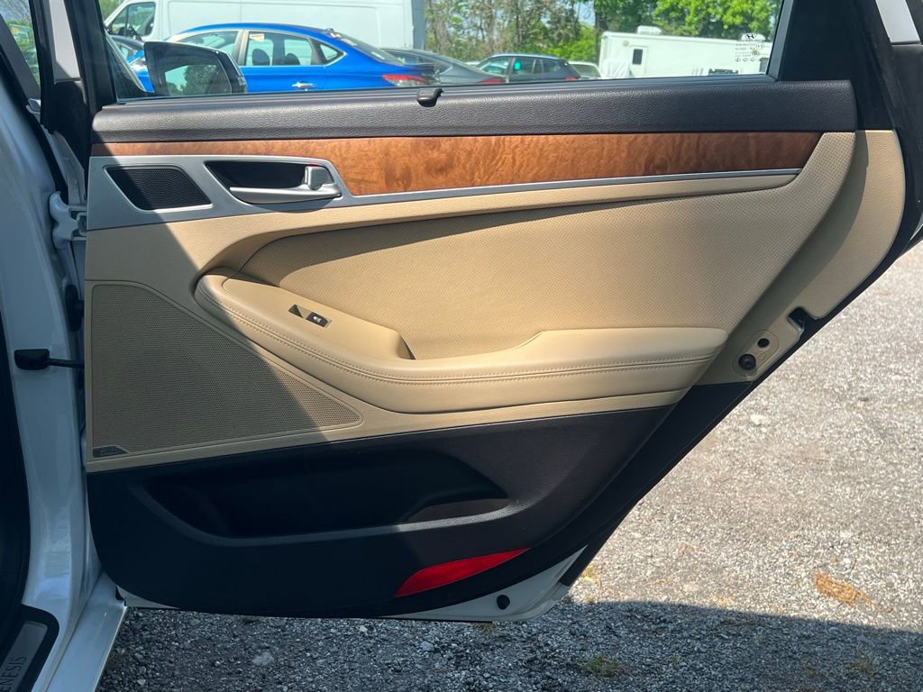 Used 2015 Hyundai Genesis 5.0 RWD image 16