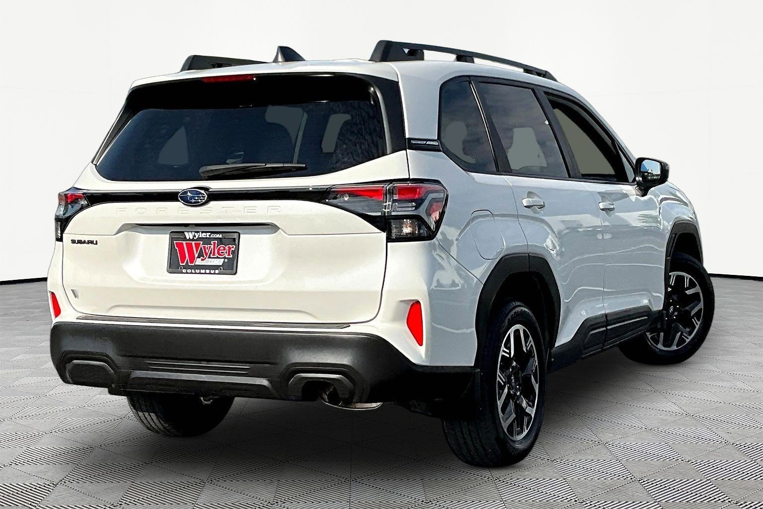 Used 2025 Subaru Forester Premium AWD/4WD image 6