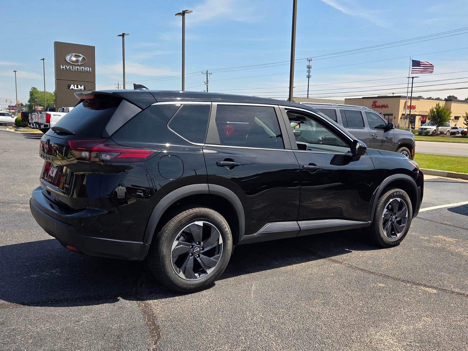 Used 2025 Nissan Rogue SV image 14