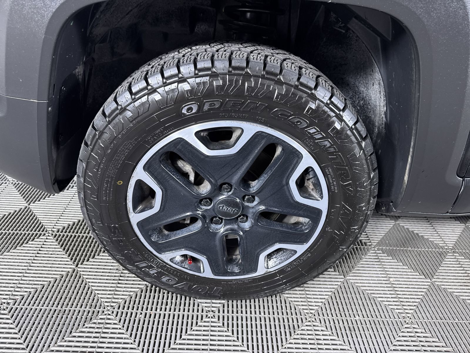 Used 2017 Jeep Renegade Trailhawk AWD/4WD image 27