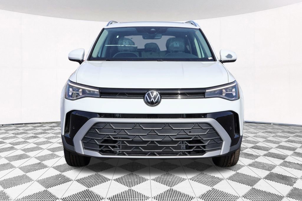 New 2025 Volkswagen Taos SE image 9