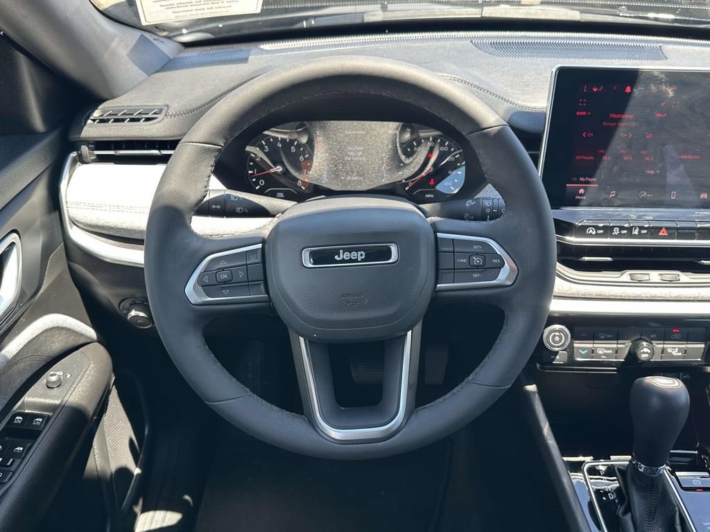 Used 2024 Jeep Compass Latitude AWD/4WD image 15
