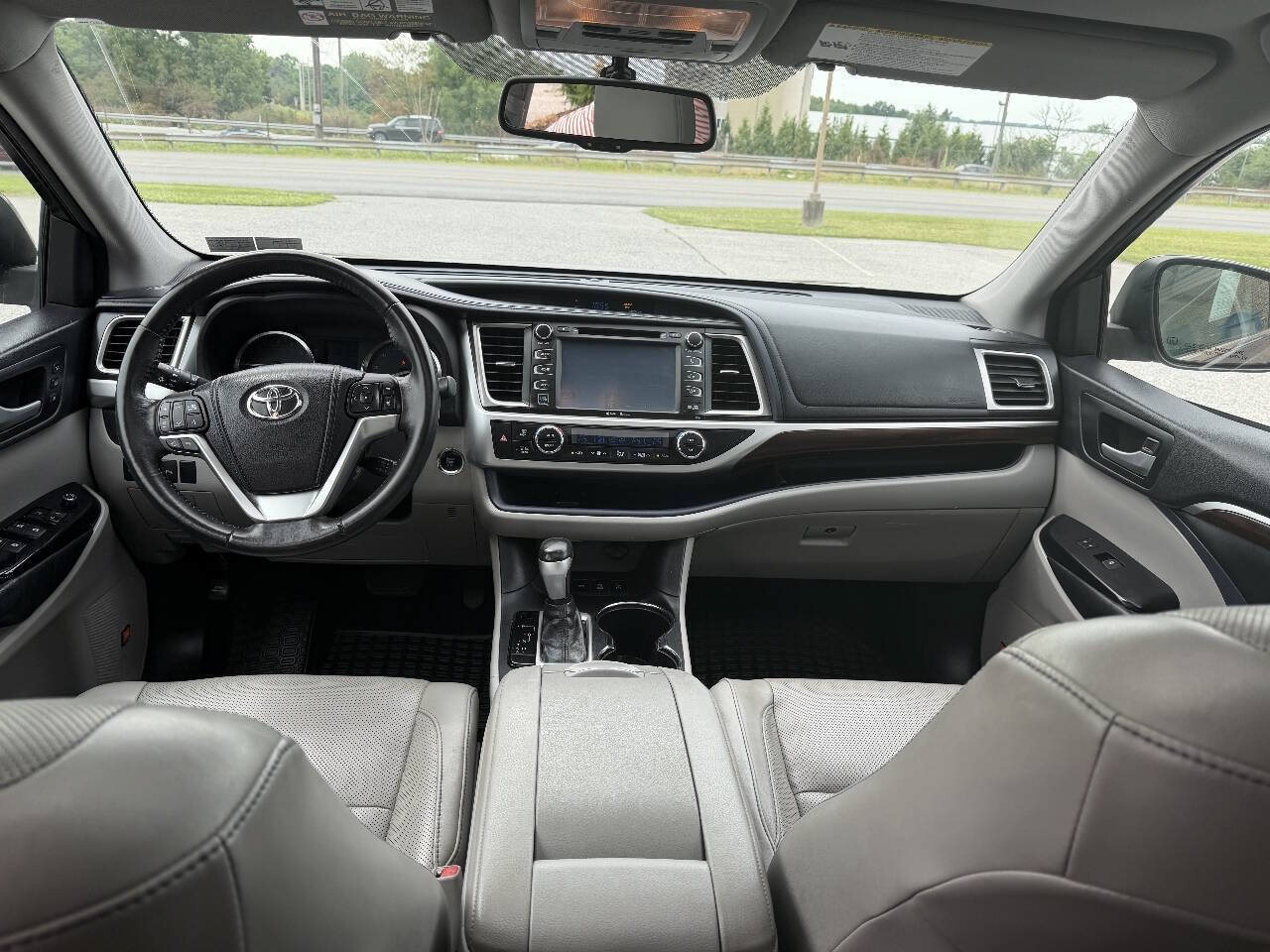 Used 2015 Toyota Highlander Limited AWD/4WD image 24