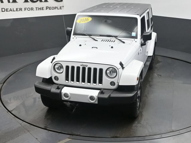 Used 2016 Jeep Wrangler Unlimited Sahara w/ Connectivity Group AWD/4WD image 44