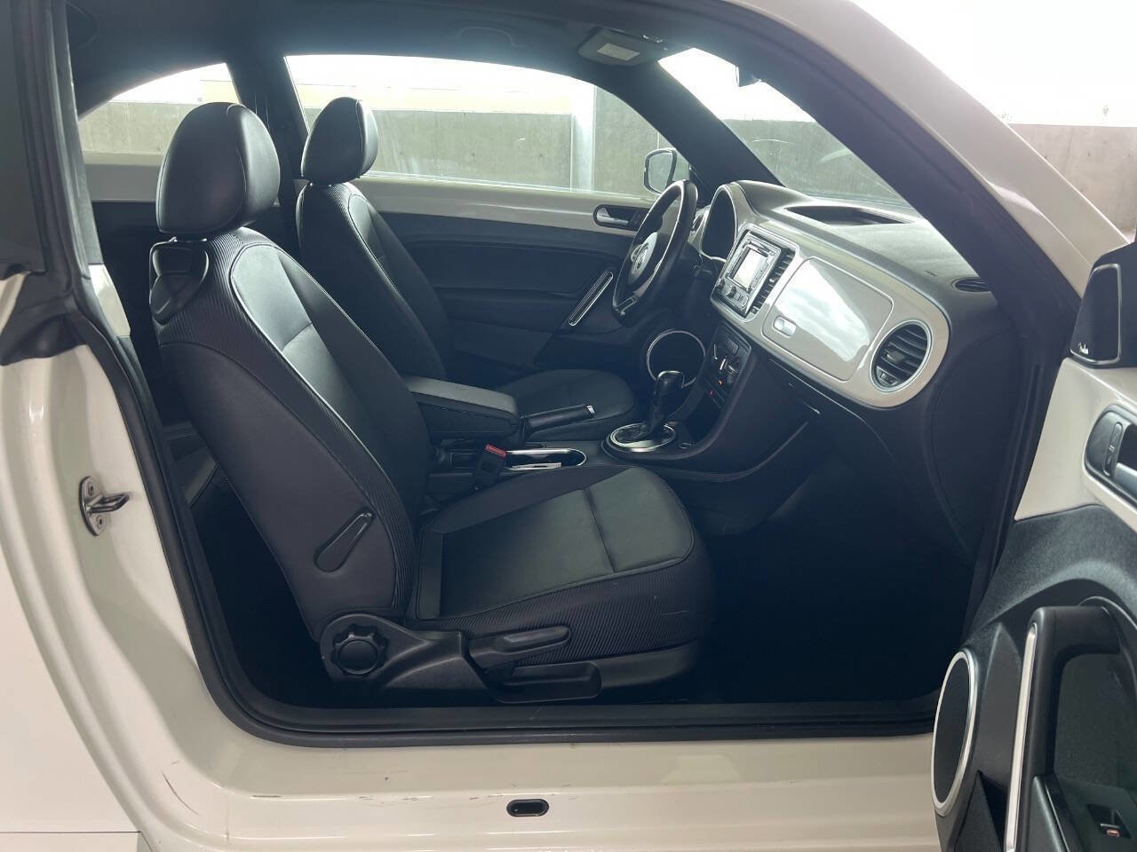Used 2013 Volkswagen Beetle 2.5 image 16