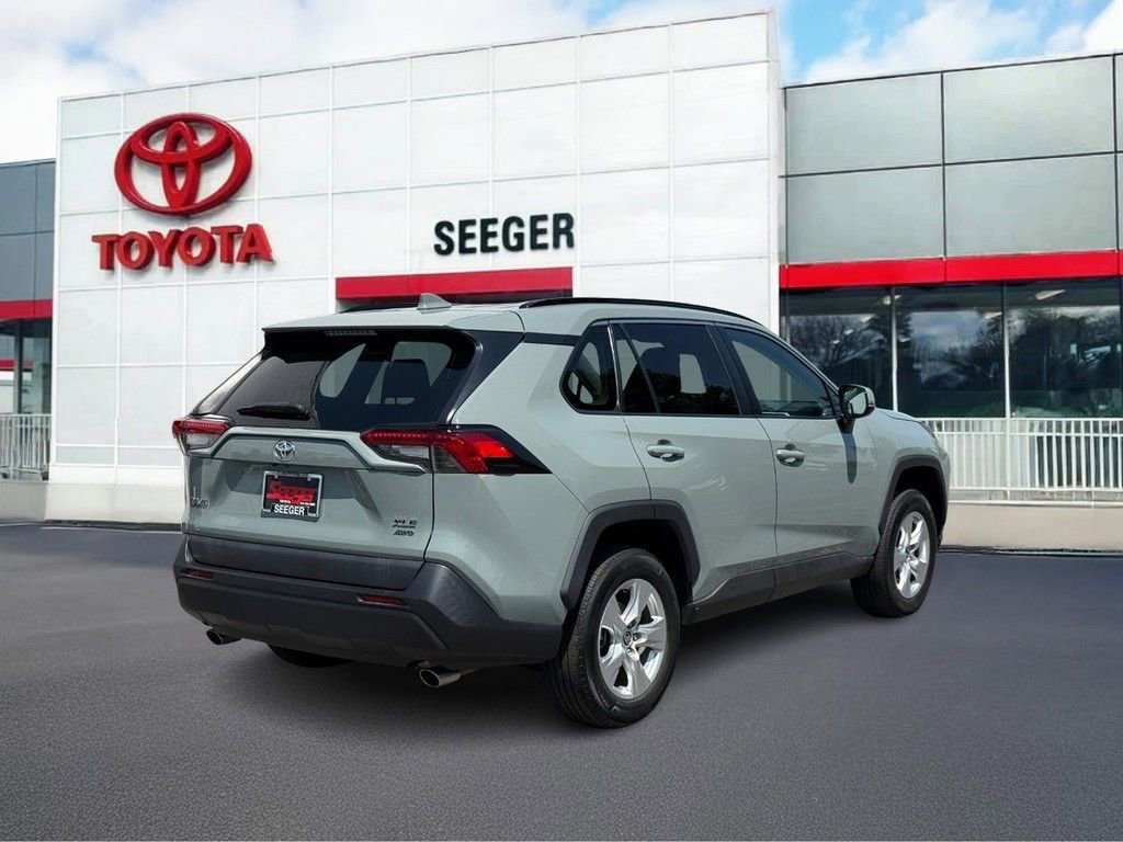 Used 2021 Toyota RAV4 XLE w/ XLE Grade Weather Package AWD/4WD video 3