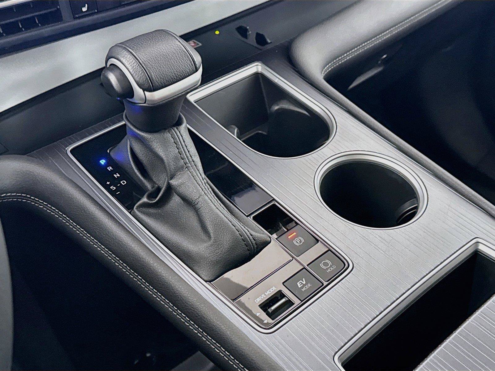 Certified 2025 Toyota Sienna XLE FWD image 28