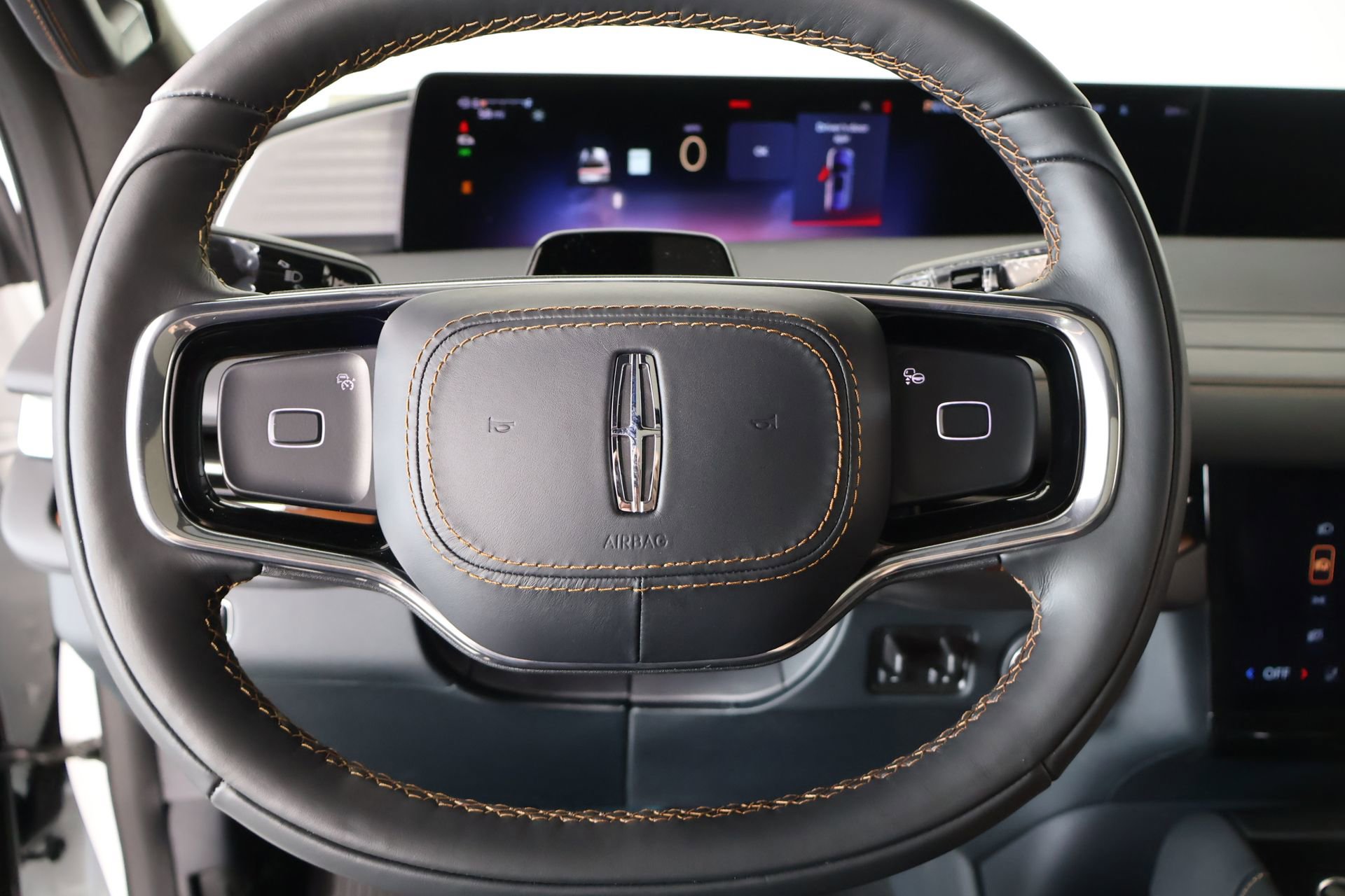 New 2026 Lincoln Navigator L Black Label AWD/4WD image 3