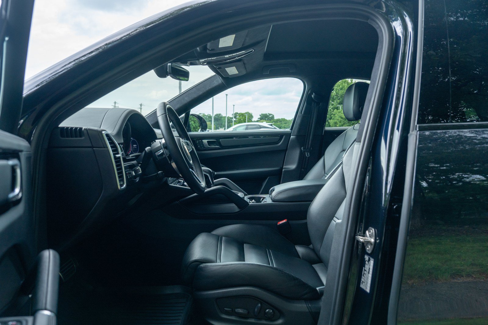 Certified 2023 Porsche Cayenne GTS AWD/4WD image 24