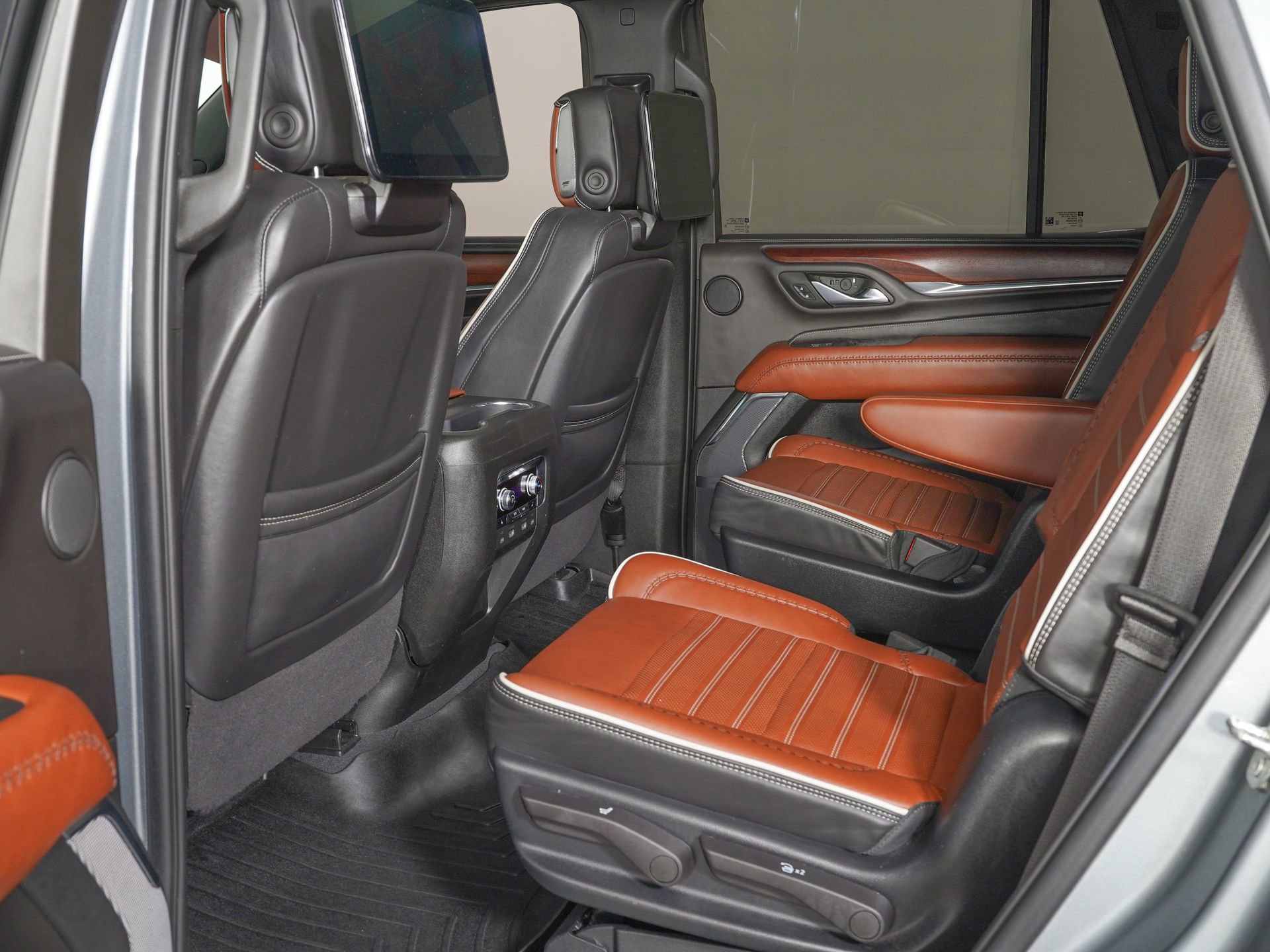 Used 2023 GMC Yukon Denali Ultimate AWD/4WD image 16