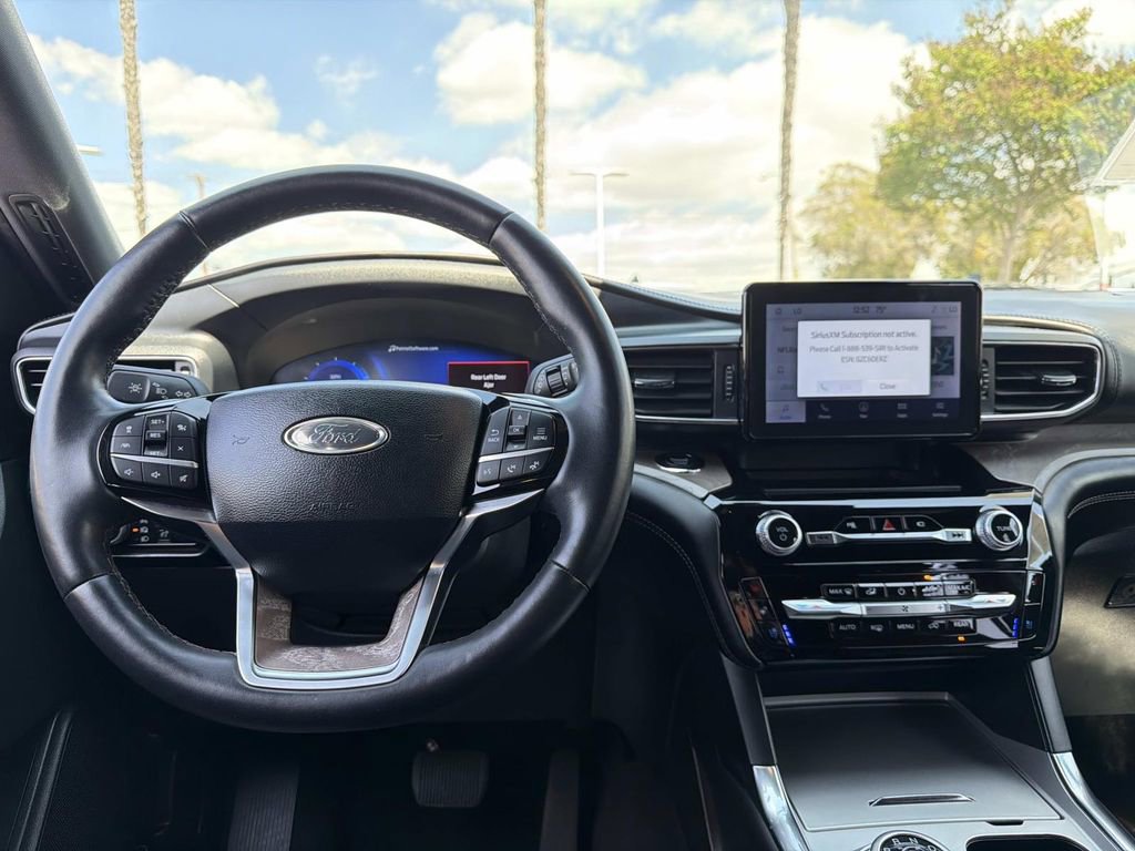 Certified 2023 Ford Explorer Platinum w/ Class IV Trailer Tow Package image 10