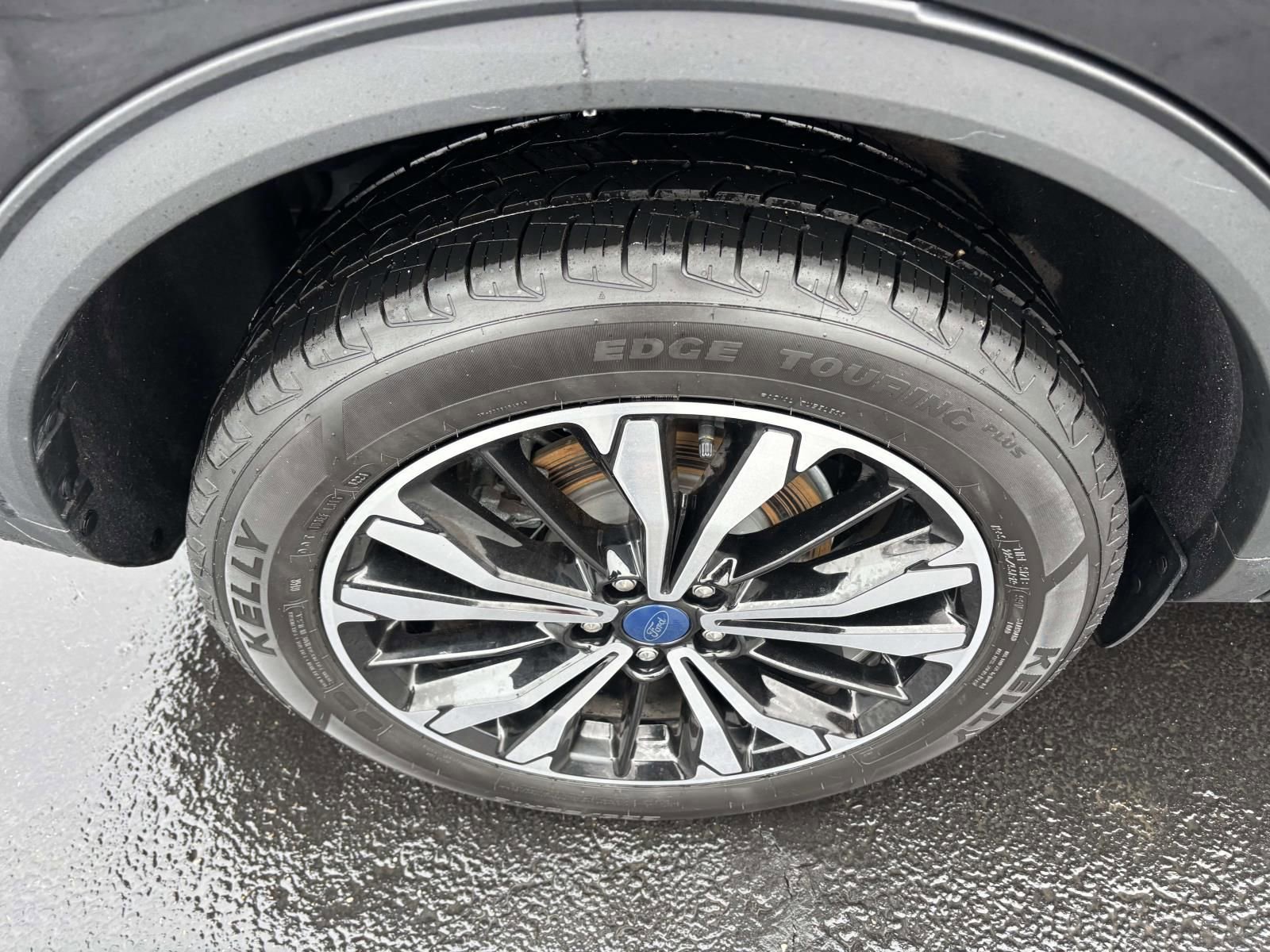 Used 2022 Ford Escape SE w/ SE Sport Appearance Package image 12