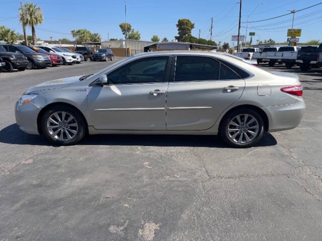 Used 2017 Toyota Camry XLE w/ Moonroof Package FWD image 6