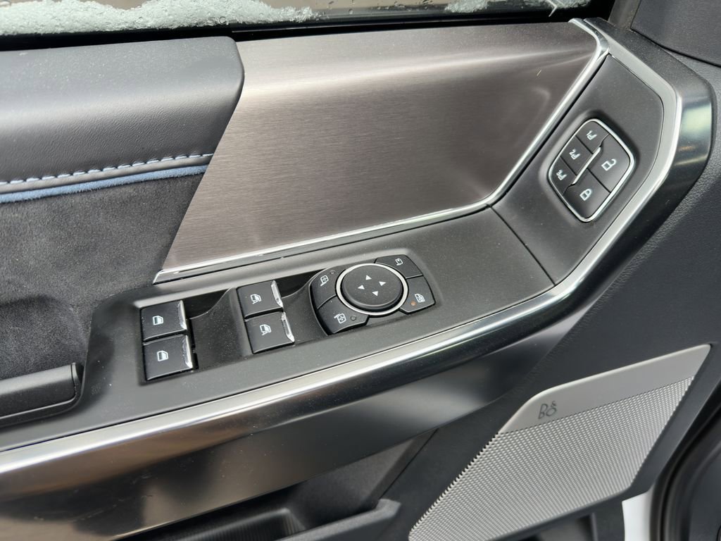 Used 2025 Ford F150 Platinum w/ FX4 Off-Road Package image 6