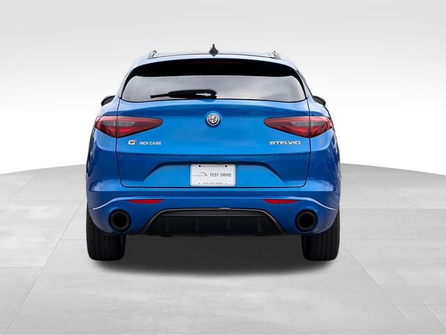 Used 2022 Alfa Romeo Stelvio Veloce AWD/4WD image 4