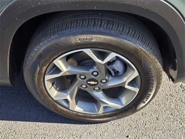 Used 2025 Chevrolet Trax LT image 16