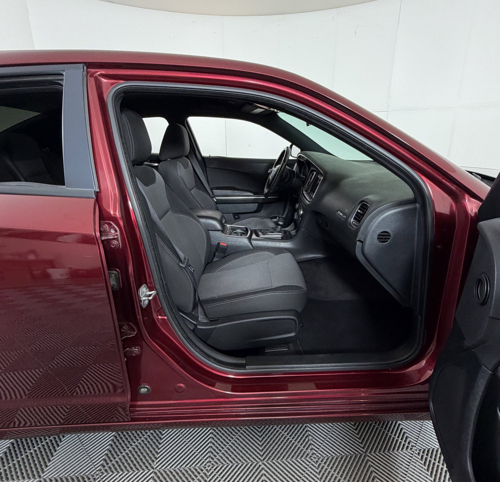 Used 2018 Dodge Charger SXT image 6