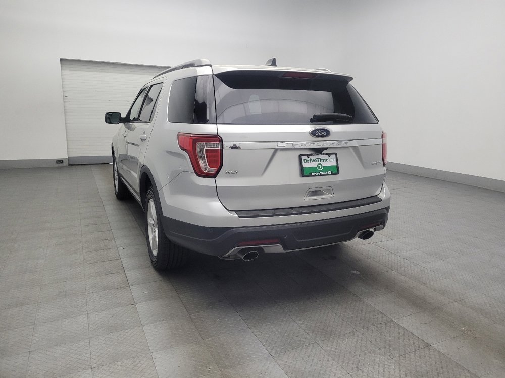 Used 2018 Ford Explorer XLT FWD image 5