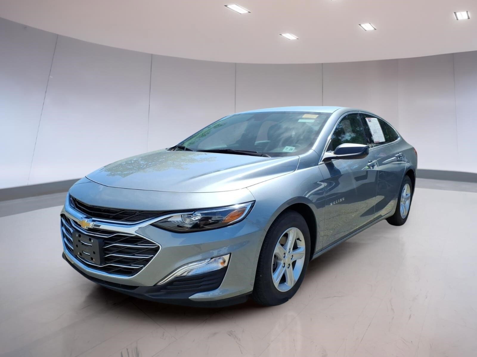 Used 2023 Chevrolet Malibu LS FWD image 2