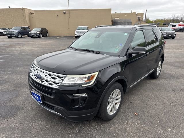 Used 2019 Ford Explorer XLT w/ Equipment Group 202A AWD/4WD image 2