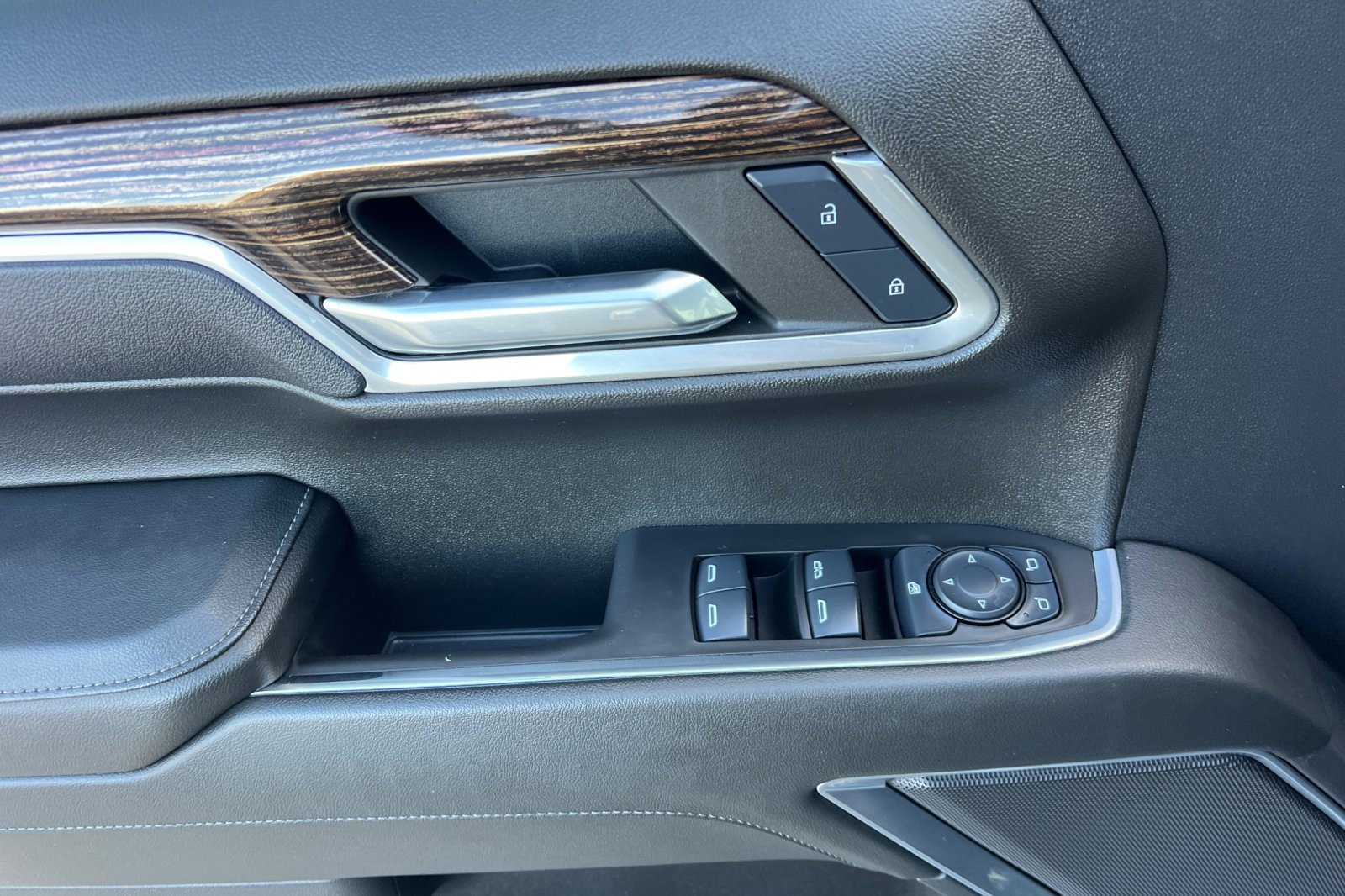 Used 2024 GMC Sierra 1500 Elevation w/ LPO, Elevation Black Package image 8