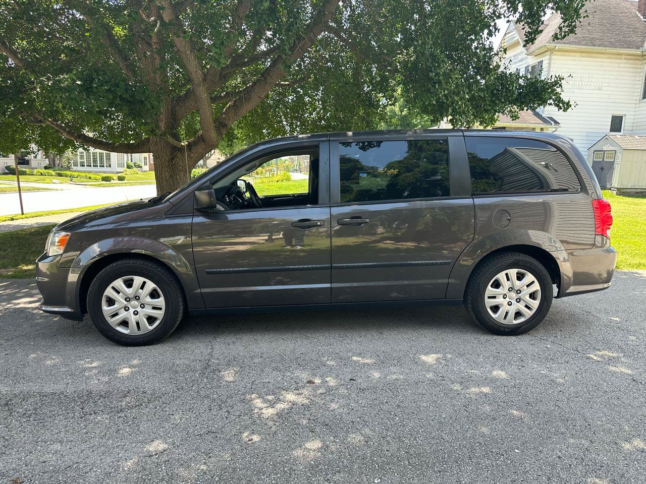Used 2015 Dodge Grand Caravan American Value Package w/ UConnect Hands-Free Group FWD image 4