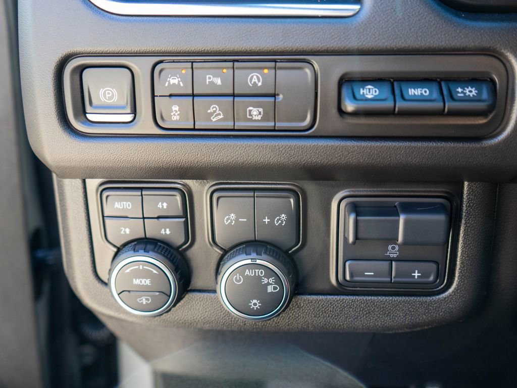 Used 2024 Chevrolet Suburban High Country image 21