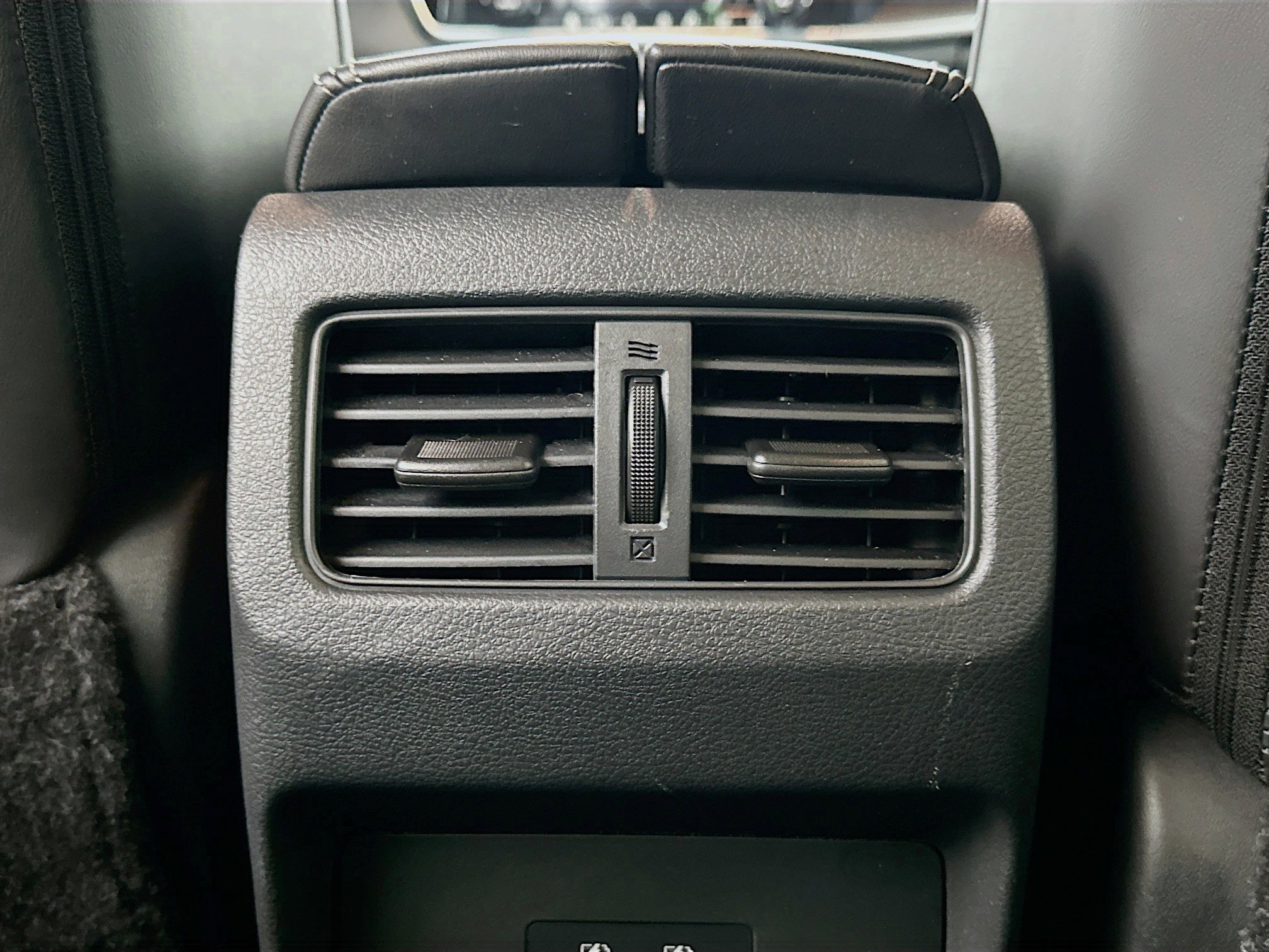 Used 2023 Nissan Rogue SV w/ SV Premium Package image 27