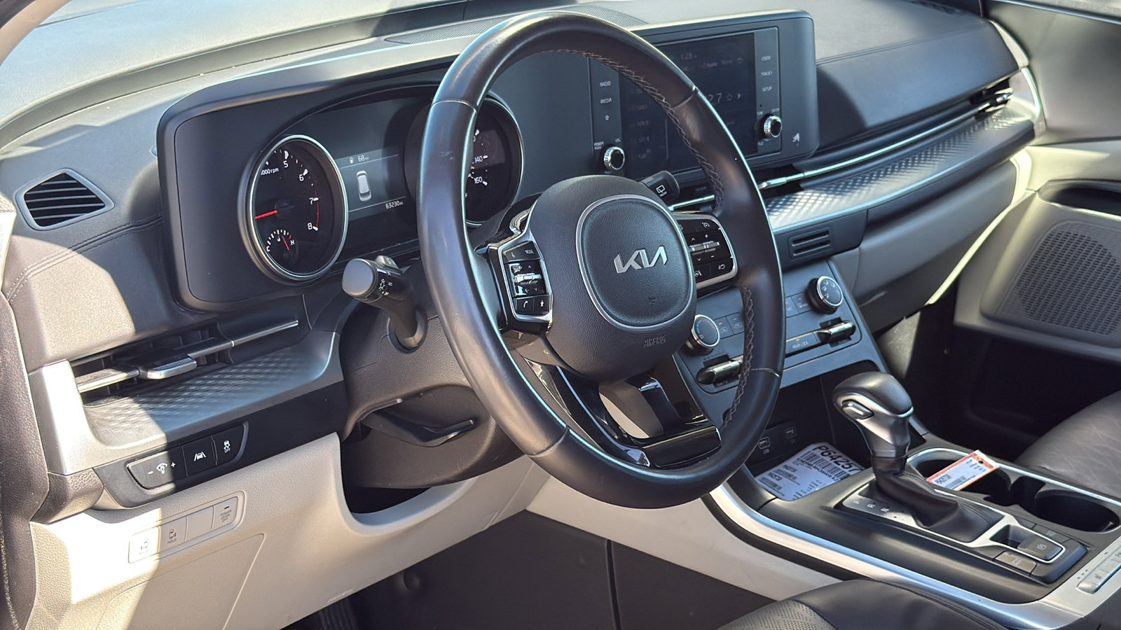 Used 2024 Kia Carnival LX image 9