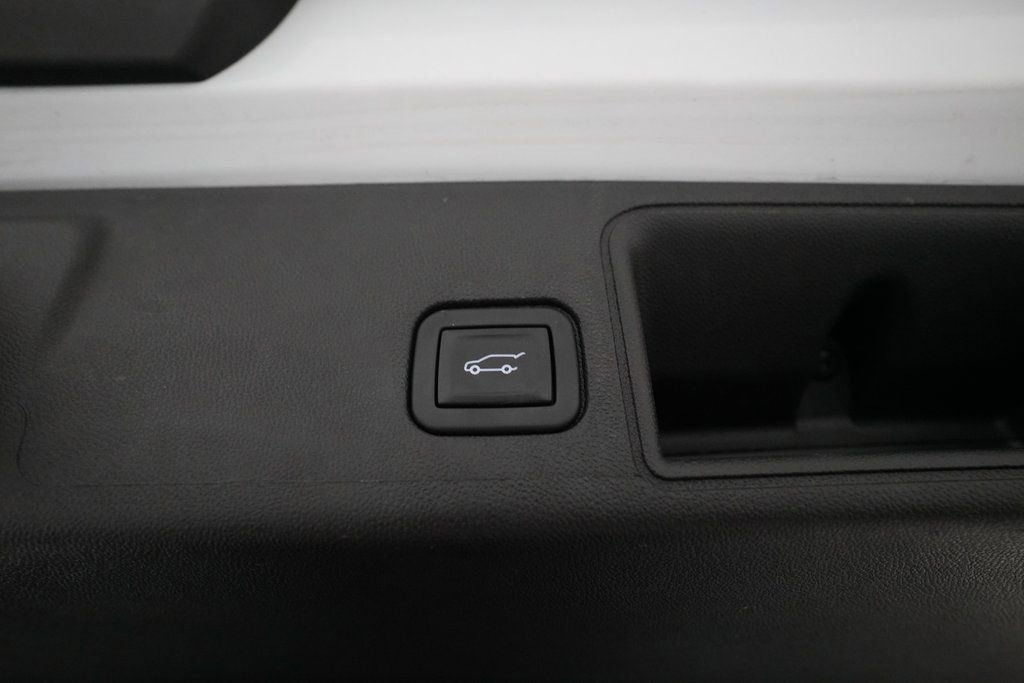 Used 2023 GMC Terrain SLE w/ Driver Convenience Package image 15