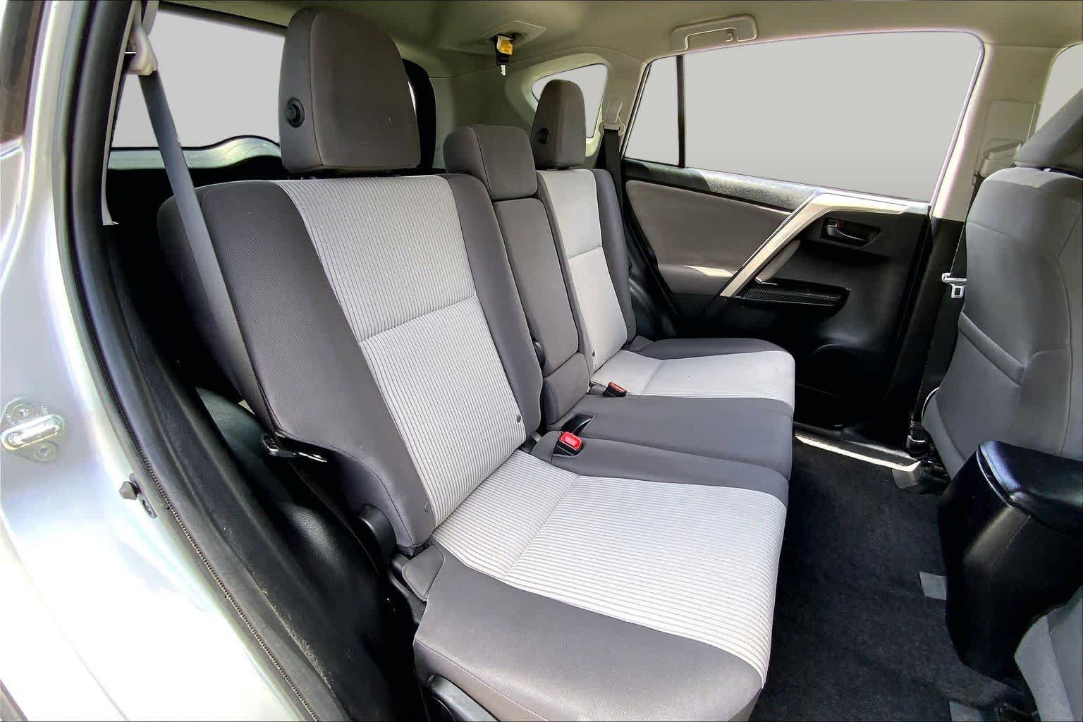 Used 2015 Toyota RAV4 LE FWD image 19