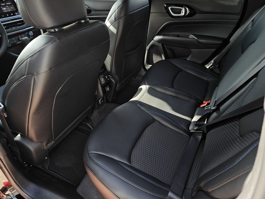 New 2026 Jeep Compass Latitude AWD/4WD image 11