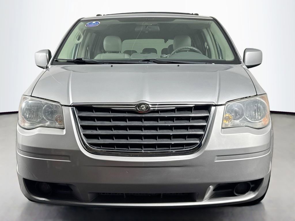 Used 2009 Chrysler Town & Country Touring image 2