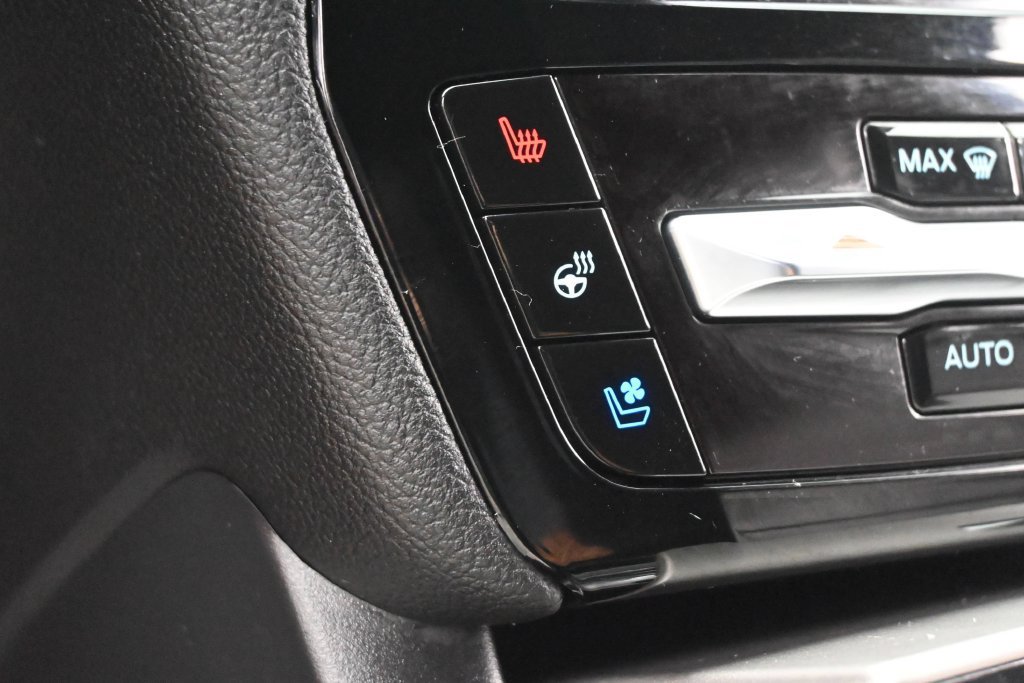 Used 2022 Ford Explorer Limited w/ Equipment Group 301A AWD/4WD image 14