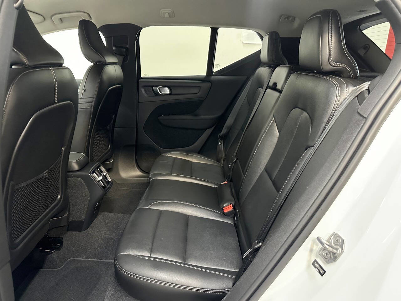 Used 2021 Volvo XC40 T5 Momentum image 10