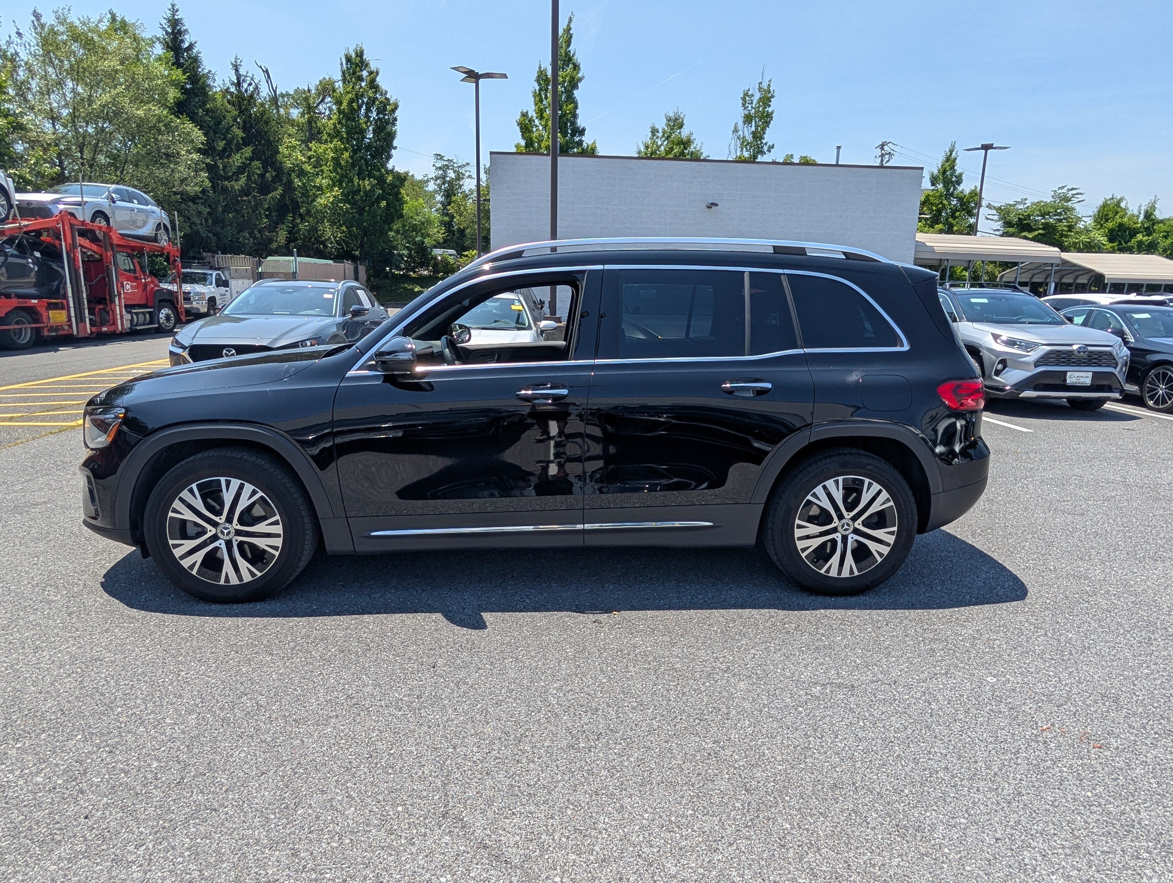 Used 2024 Mercedes-Benz GLB 250 4MATIC image 6