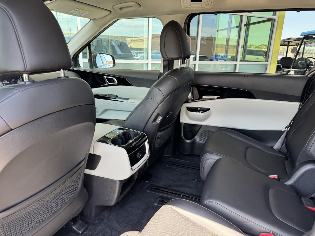 Used 2024 Kia Carnival EX FWD image 33
