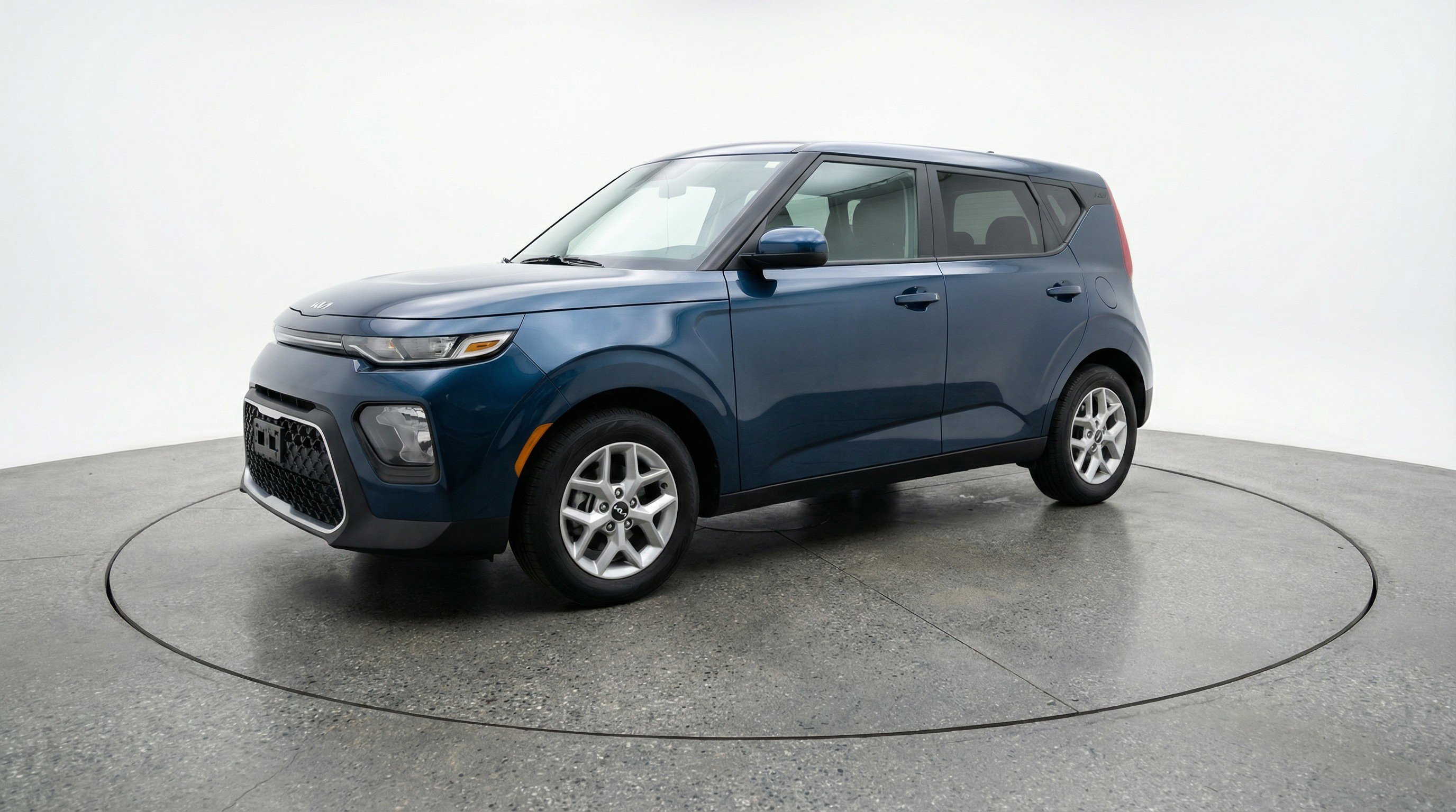 Used 2025 Kia Soul LX w/ LX Technology Package FWD image 3