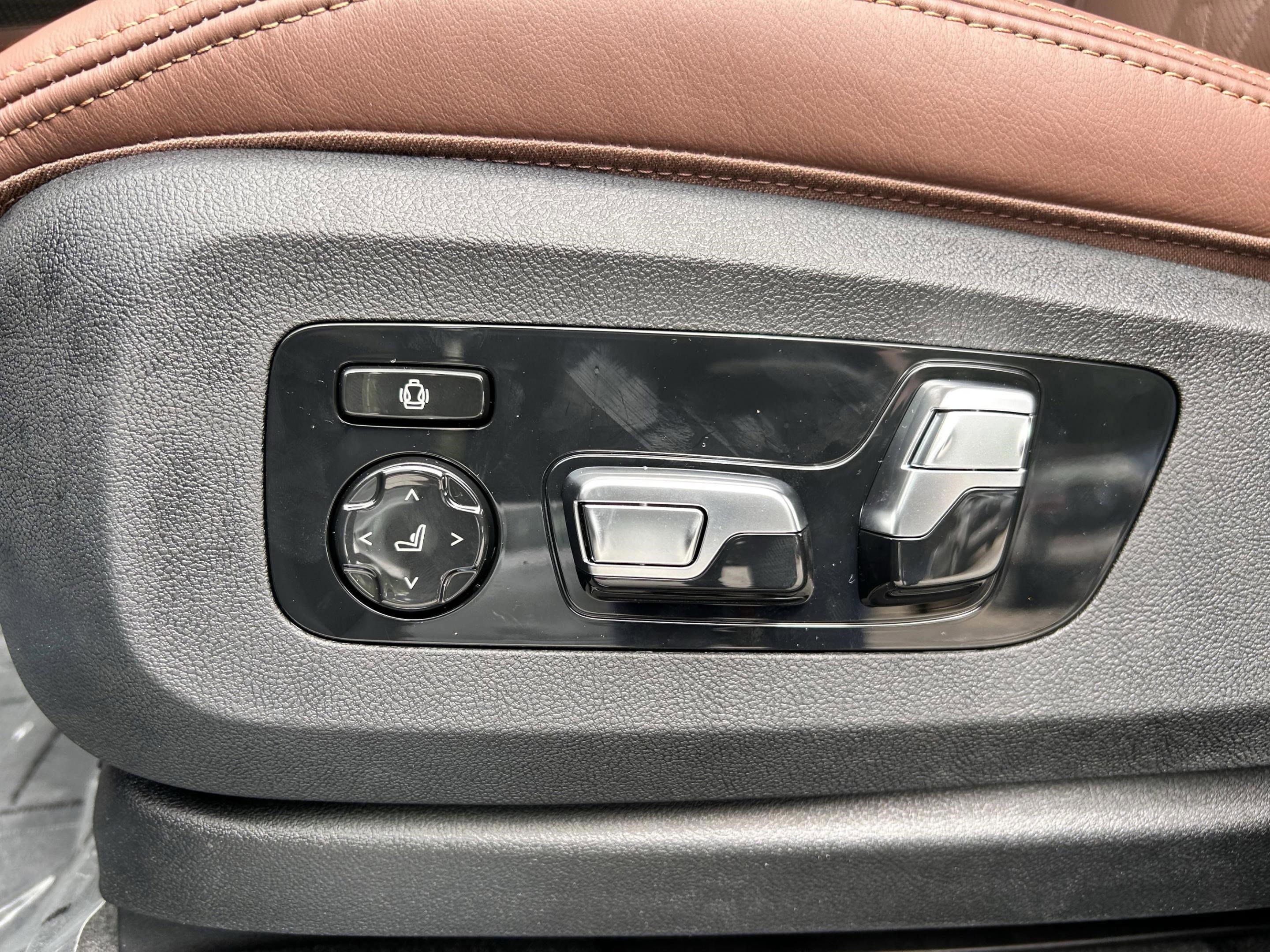 Used 2026 BMW X7 M60i image 25