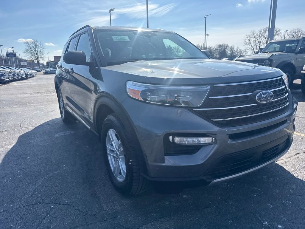 Used 2023 Ford Explorer XLT w/ Equipment Group 202A image 4
