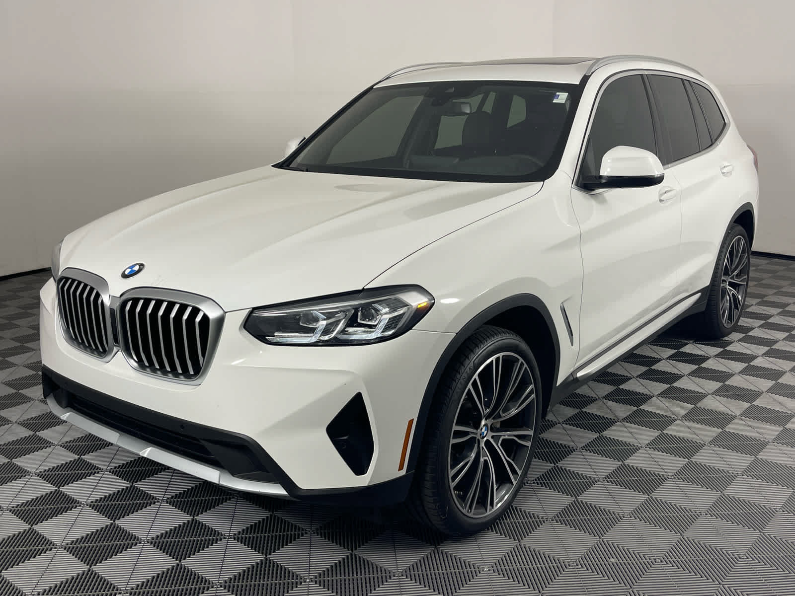 Used 2024 BMW X3 xDrive30i w/ Premium Package AWD/4WD image 7