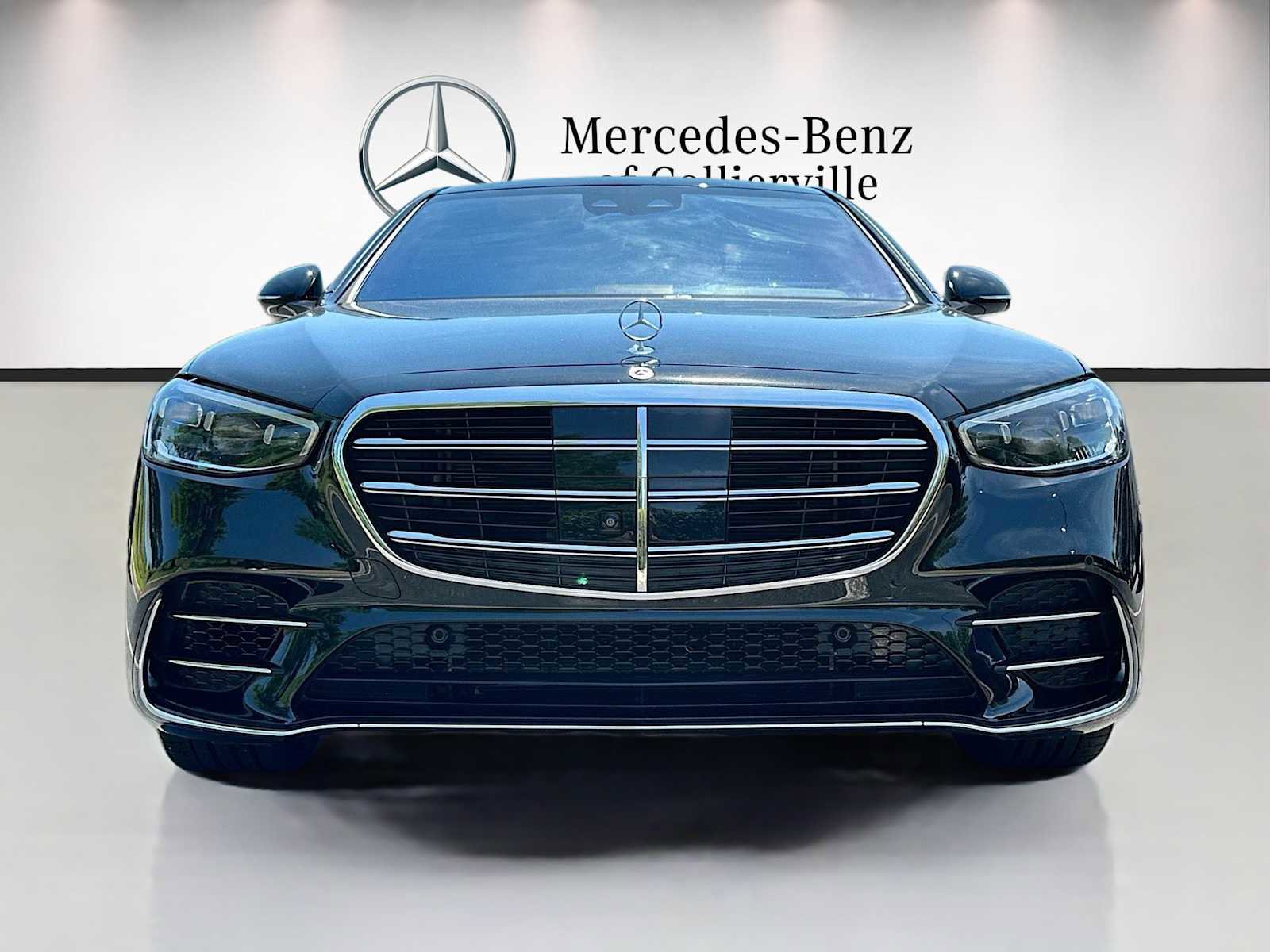 Used 2022 Mercedes-Benz S 580 4MATIC Sedan image 2