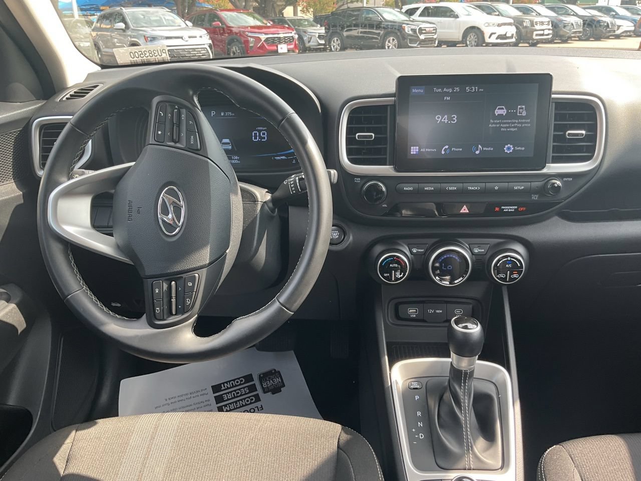 Used 2025 Hyundai Venue SEL FWD image 14